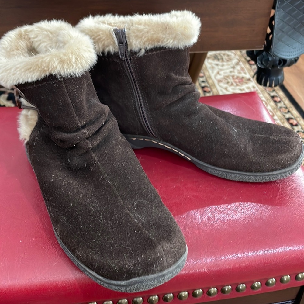Bare traps 8.5 fur lined boots